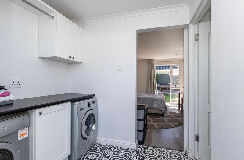 To Let 4 Bedroom Property for Rent in Kreupelbosch Western Cape